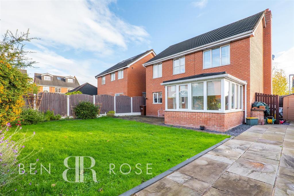 Heatherleigh, Leyland 4 bed detached house £290,000