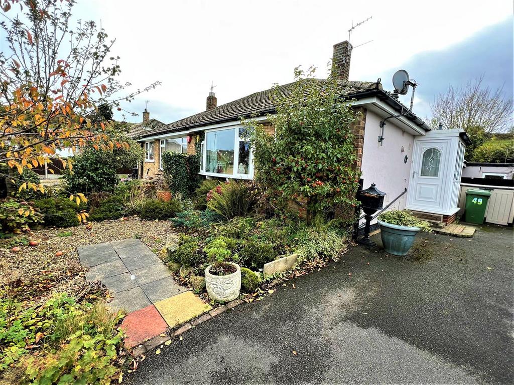 Sea View Crescent, Scarborough 2 bed semidetached bungalow £185,000