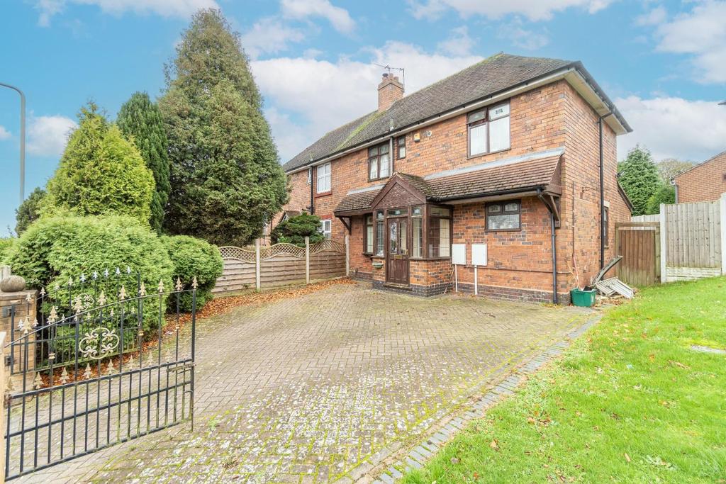 Quarry Brow, Gornal 3 bed semidetached house £180,000