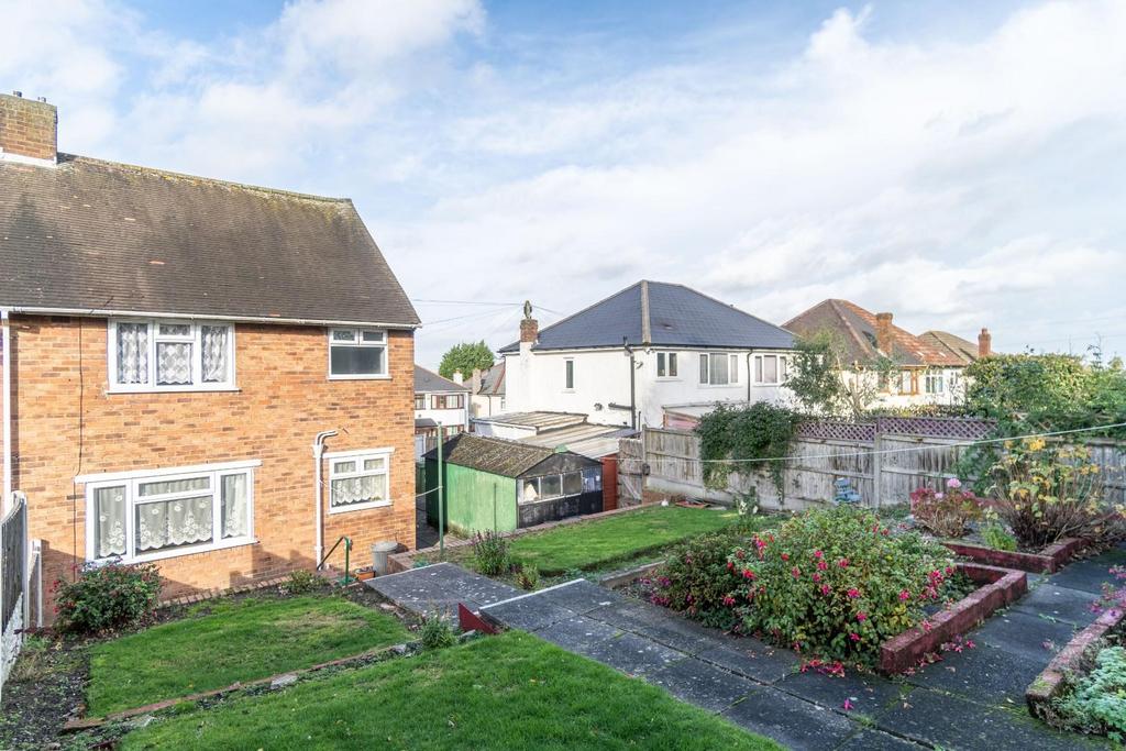 Mount Road, Lanesfield, Wolverhampton 3 bed semidetached house £190,000