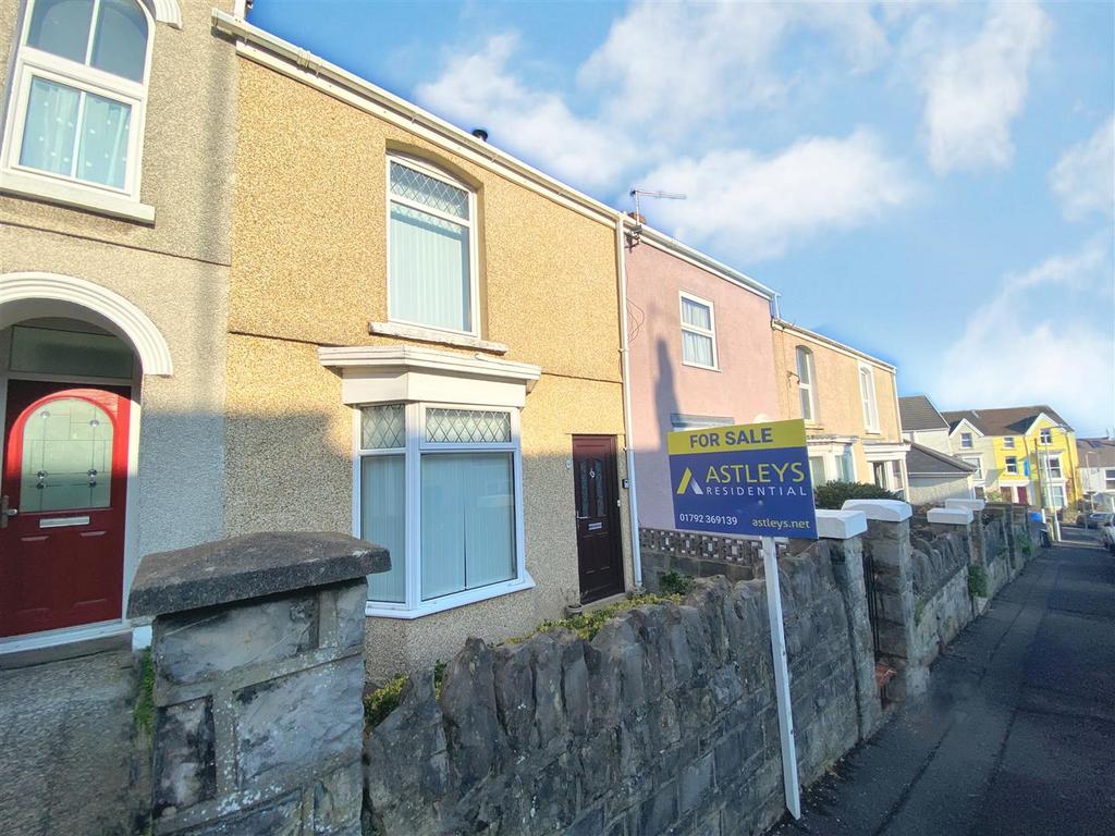 Victoria Avenue, Mumbles, Swansea 2 bed terraced house £300,000
