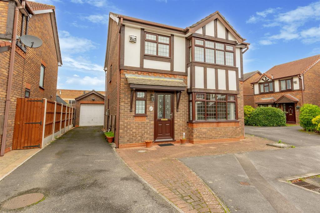 Sandhurst Drive, Beeston, Nottingham 3 bed detached house for sale £