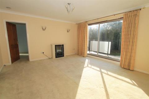 2 bedroom flat for sale - 17 High Pines, St. Georges Close, Christchurch