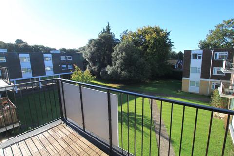 2 bedroom flat for sale - 17 High Pines, St. Georges Close, Christchurch