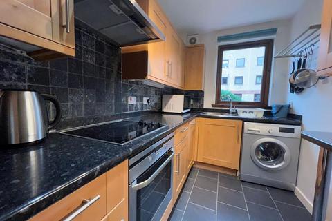 2 bedroom flat to rent, Hawthornden Place, Pilrig, Edinburgh, EH7