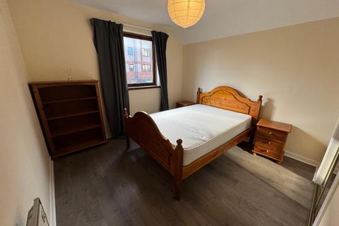 2 bedroom flat to rent, Hawthornden Place, Pilrig, Edinburgh, EH7