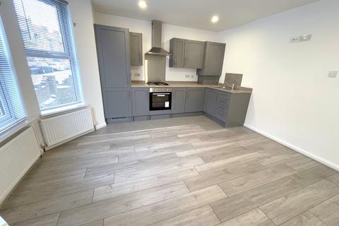 5 bedroom apartment for sale, Newcombe Road, Luton, Bedfordshire, LU1 1LH