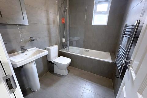 5 bedroom apartment for sale, Newcombe Road, Luton, Bedfordshire, LU1 1LH