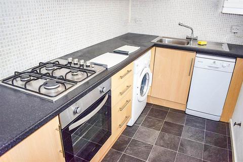 2 bedroom terraced house to rent, Carnforth Street, Rusholme, M14