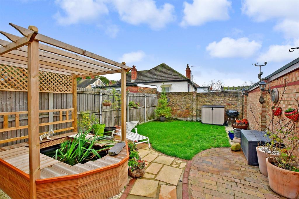 Carlton Road, Erith, Kent 3 bed semidetached house for sale £525,000