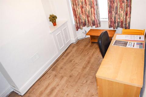 2 bedroom house to rent, Camborne Street, Rusholme, M14