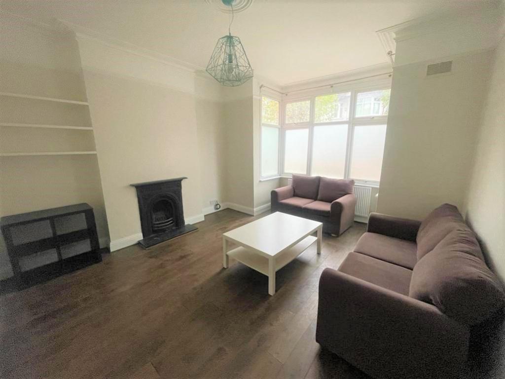 Butler Road, Harrow, HA1 4DR 2 bed flat £1,600 pcm (£369 pw)