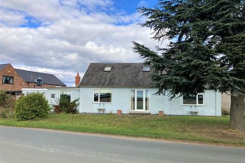 4 bedroom bungalow for sale - Marton, Hull, East Riding of Yorkshire, HU11 5DA