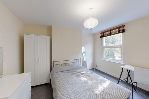 4 bedroom terraced house to rent, 39 Cromwell Street