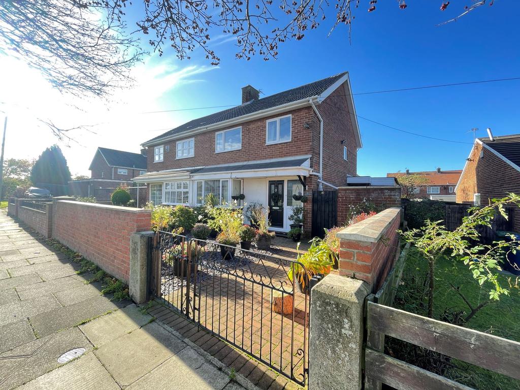 Edinburgh Road, Low Simonside... 3 bed semidetached house £750 pcm