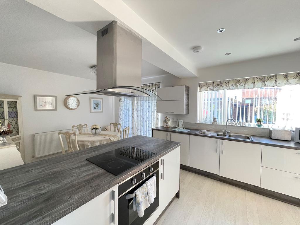 Edinburgh Road, Low Simonside... 3 bed semidetached house £750 pcm