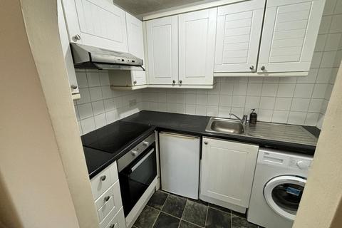 1 bedroom apartment to rent, Wilton Road, Redhill