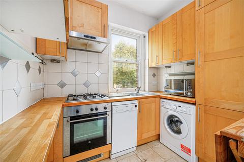 2 bedroom flat to rent, Shepherd's Bush W12 W12