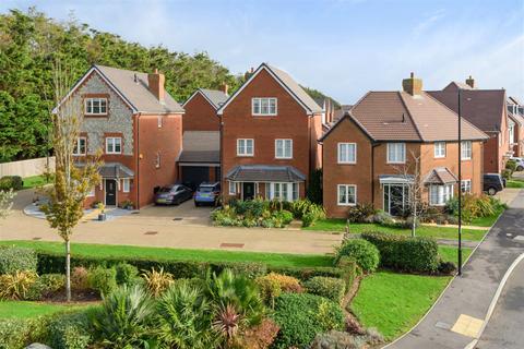 25 Thyme Place, Angmering, Littlehampton, BN16 4PW