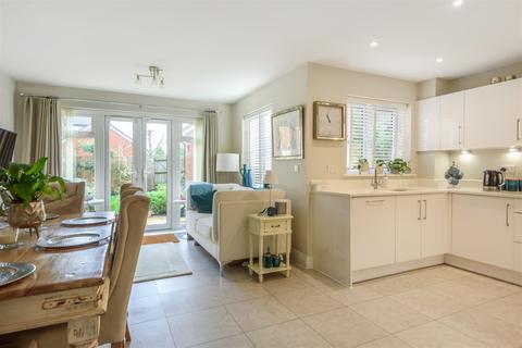 25 Thyme Place, Angmering, Littlehampton, BN16 4PW