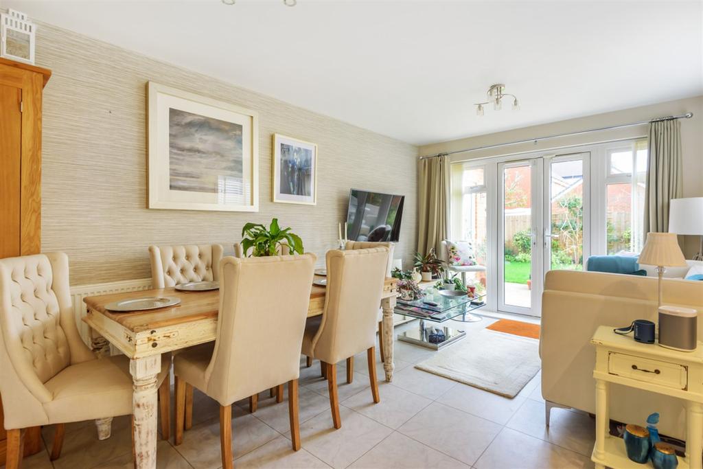 Kitchen / Dining Roo
