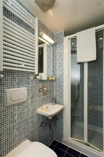 Studio to rent, North Gower Street, Euston, London, NW1