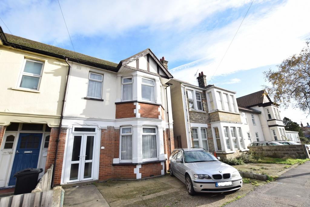 ClactononSea 4 bed semidetached house for sale £270,000