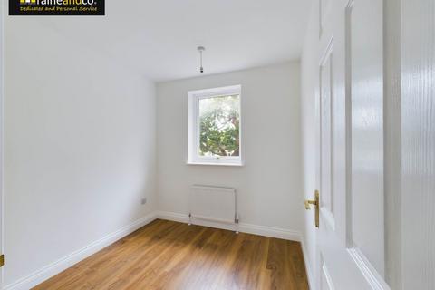9 Laurel Fields, Potters Bar, EN6 2BB