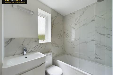 9 Laurel Fields, Potters Bar, EN6 2BB