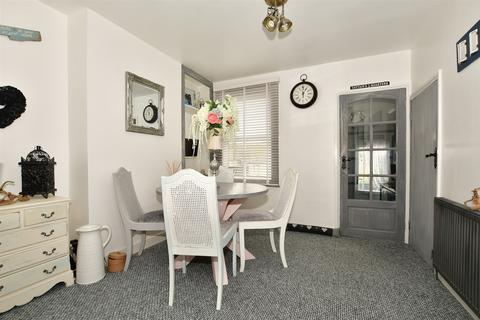 33 Douglas Road, Dover, CT17 0BD