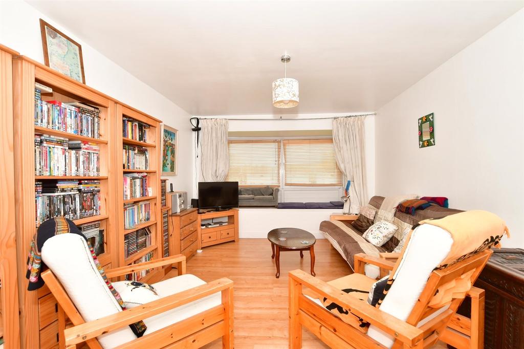 Parsons Close, Portsmouth, Hampshire 2 bed flat £170,000