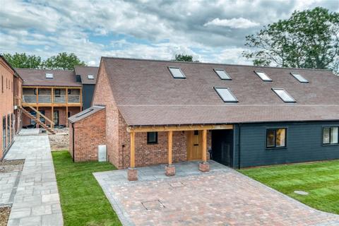 5, Lion & Lamb Barns Droitwich Road, Bradley Green, Redditch, B96 6RP