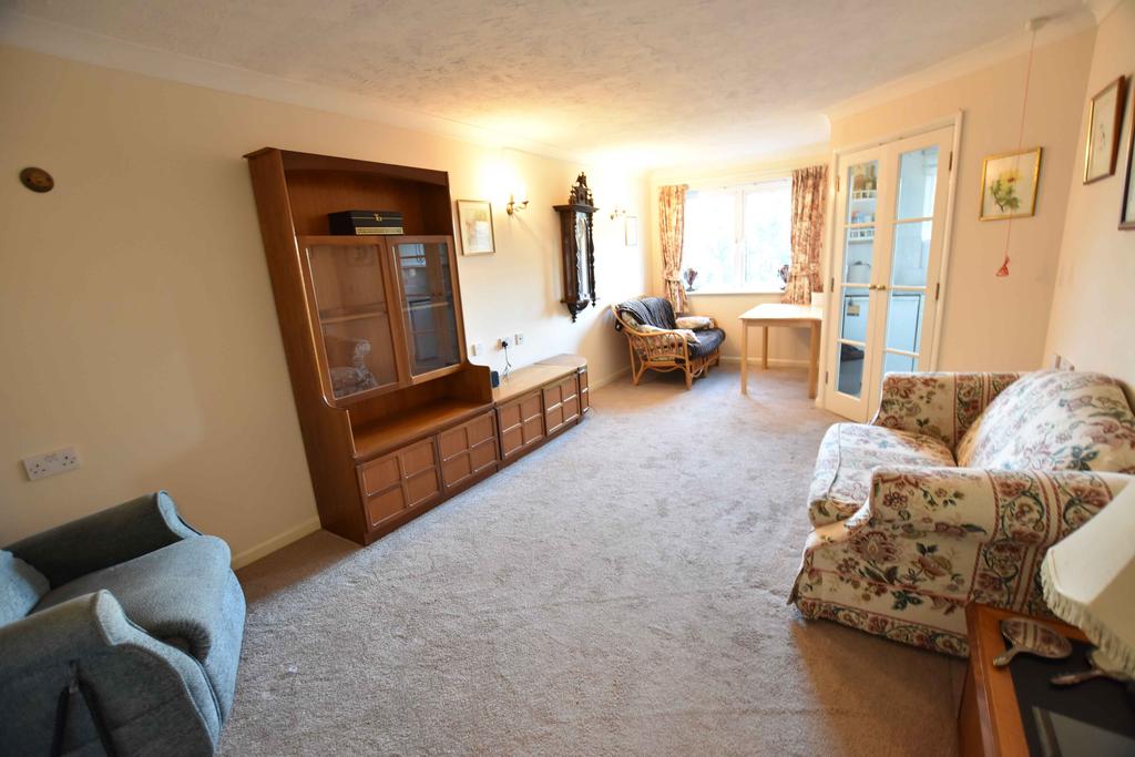Felbridge Court, High Street, Feltham, Middlesex, TW13 1 bed flat for sale £135,000