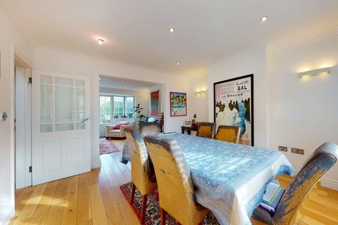 4 bedroom semi-detached house for sale - Hill Top, Hampstead Garden Suburb
