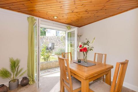 2 bedroom cottage to rent, Kingston Avenue, Liberton, Edinburgh, EH16
