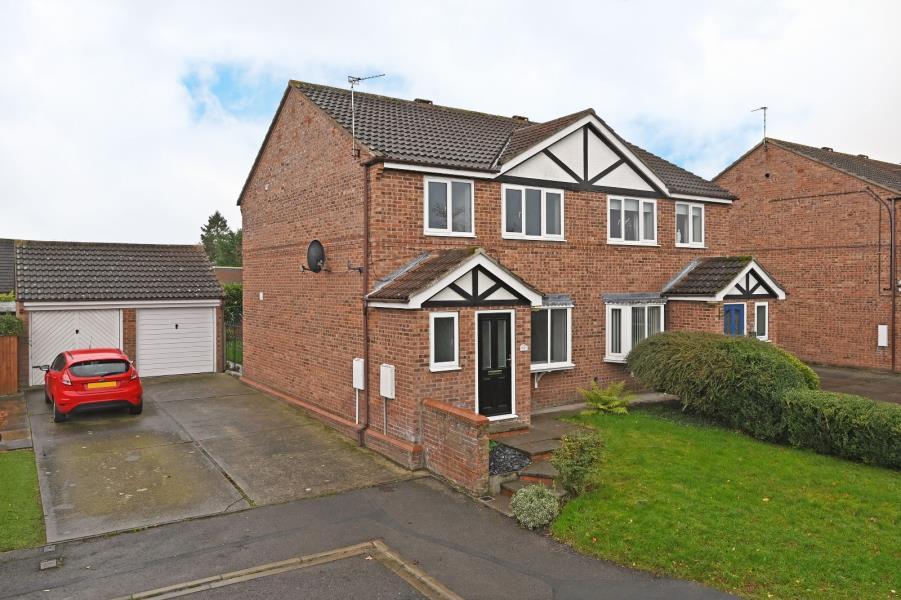 STOW COURT, HUNTINGTON, YORK, YO32 9YL 3 bed semidetached house £