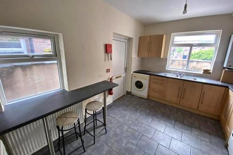 5 bedroom terraced house to rent, Hall Road, Manchester, Greater Manchester, M14