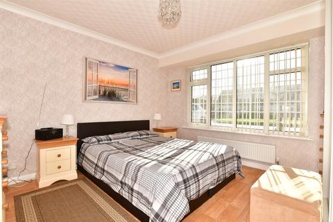 3 bedroom detached bungalow for sale - Queen Berthas Avenue, Birchington, Kent