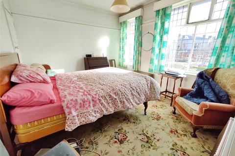114 Repton Avenue, Oldham, OL8 4JD