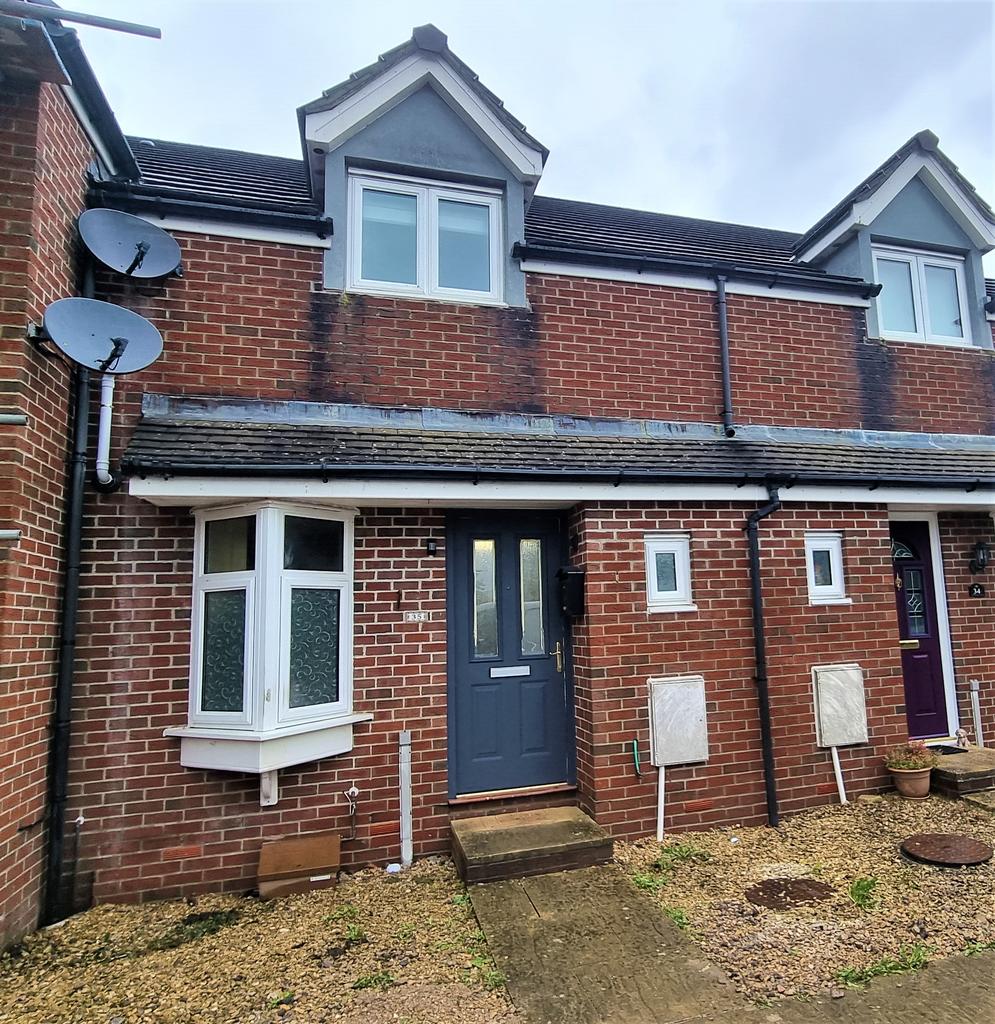 Wren Place, Gillingham SP8 2 bed terraced house to rent £850 pcm (£