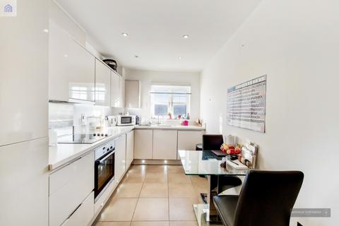 2 bedroom flat for sale - Chelmsford Road, Southgate, N14