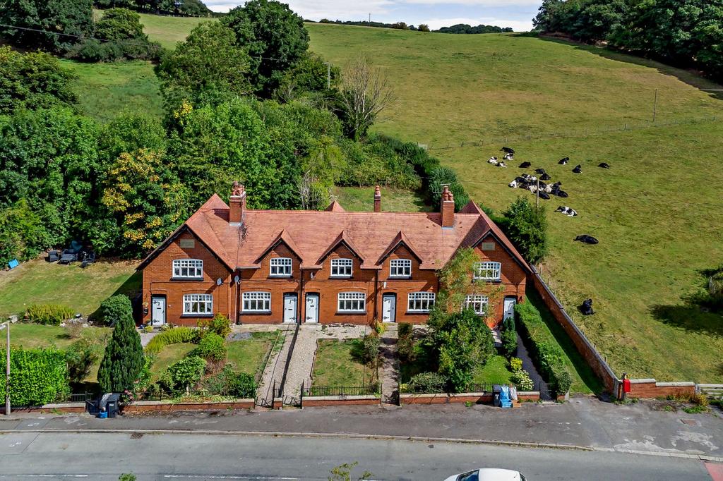 Rhyd Y Goleu, Rhosesmor, Mold, Flintshire 3 bed terraced house for sale