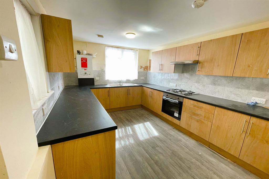 Winchester Road, E4 4 bed terraced house £2,650 pcm (£612 pw)