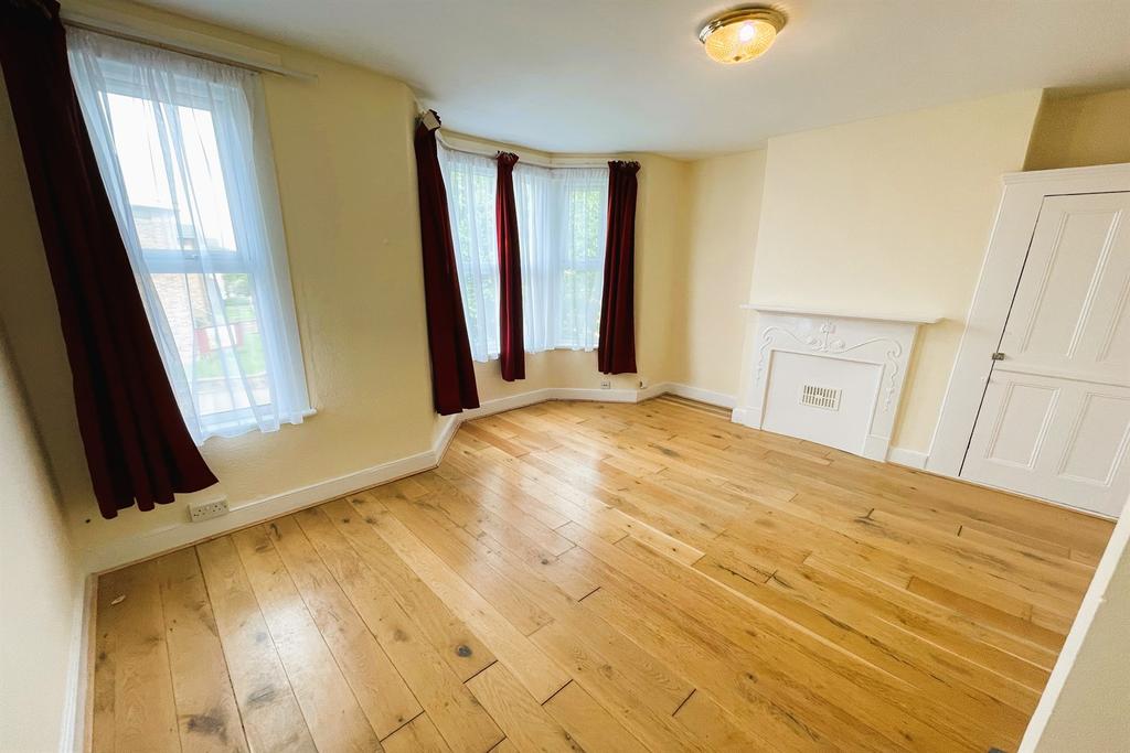Winchester Road, E4 4 bed terraced house £2,650 pcm (£612 pw)