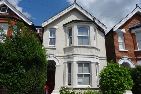 3 bedroom detached house to rent - Staunton Road, Kingston upon Thames, KT2 5TJ