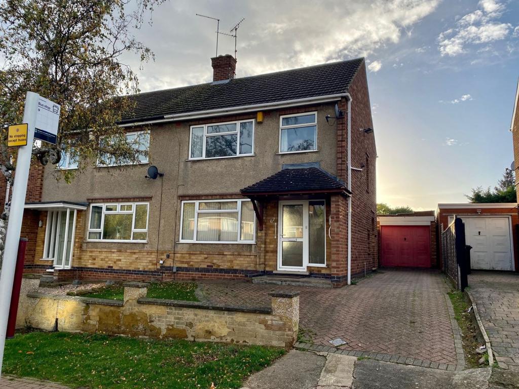 Chiltern Avenue, Duston, Northampton... 3 bed semidetached house £