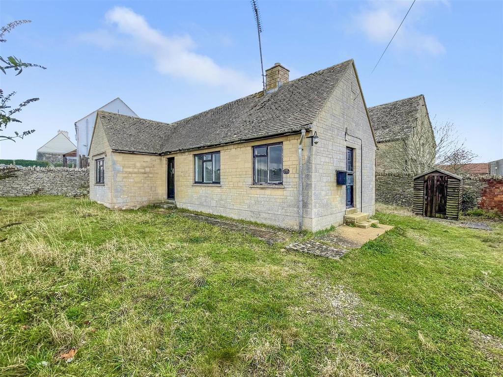 Frampton Mansell, Stroud 2 bed bungalow £330,000