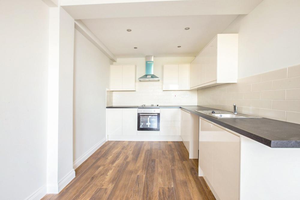 800 Uxbridge Road, Hayes, UB4 1 bed apartment £1,300 pcm (£300 pw)