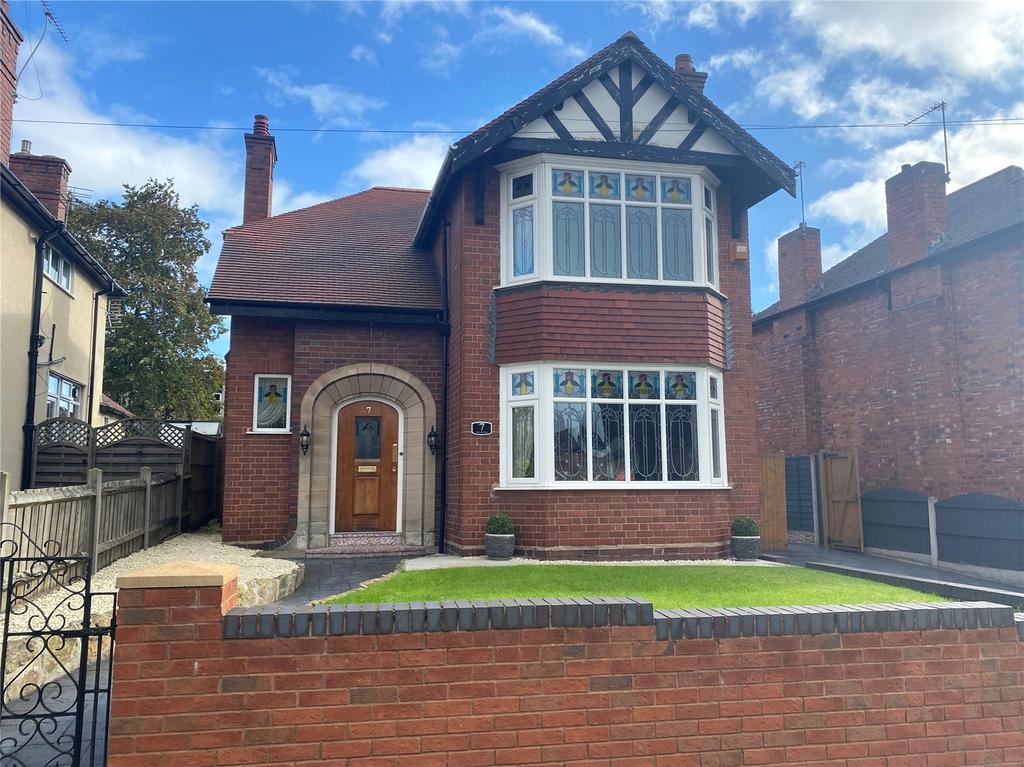 Dartmouth Road, Cannock, Staffordshire, WS11 3 bed detached house for