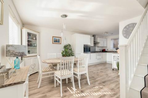 24 Pikes Pool Drive, Kirkliston, EH29 9GH